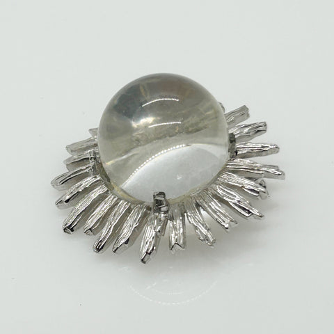 Perfect for vintage jewelry lovers: our Vintage Clear Bubble Brooch with Silvetone Frame provides a unique clear glass sphere design. Shop today!