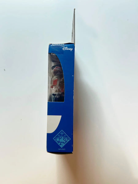 Experience the power of Star Wars: The Force Awakens with the Kylo Ren Armor Up 3.75-inch Action Figure by Hasbro. Featuring Snow Mission-themed armor and an extra accessory, this collectible was originally exclusive to Disney theme parks and select online stores.