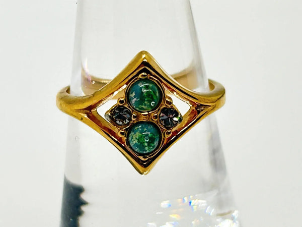 Here's a captivating description for our vintage Avon ring: Discover the charm of this exquisite Avon ring, a delightful piece from 1984, originating from the iconic "Glowing Sparkles" collection. 