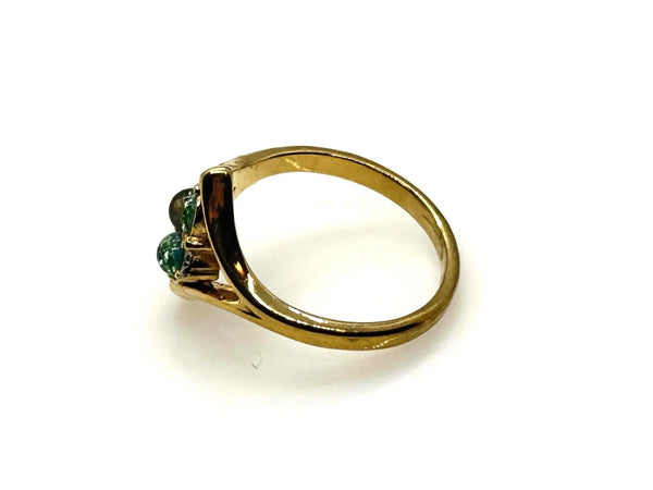 Here's a captivating description for our vintage Avon ring: Discover the charm of this exquisite Avon ring, a delightful piece from 1984, originating from the iconic "Glowing Sparkles" collection. 