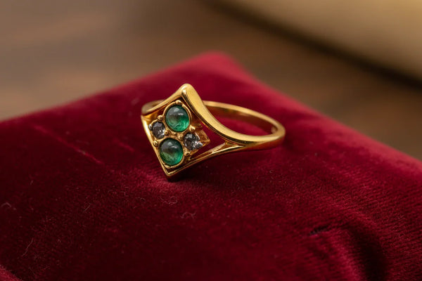Avon "Glowing Sparkles" Ring  Size 6 (1984)