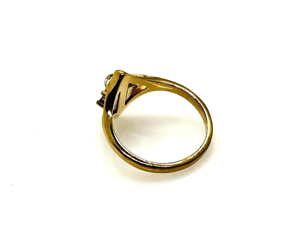 Here's a captivating description for our vintage Avon ring: Discover the charm of this exquisite Avon ring, a delightful piece from 1984, originating from the iconic "Glowing Sparkles" collection. 