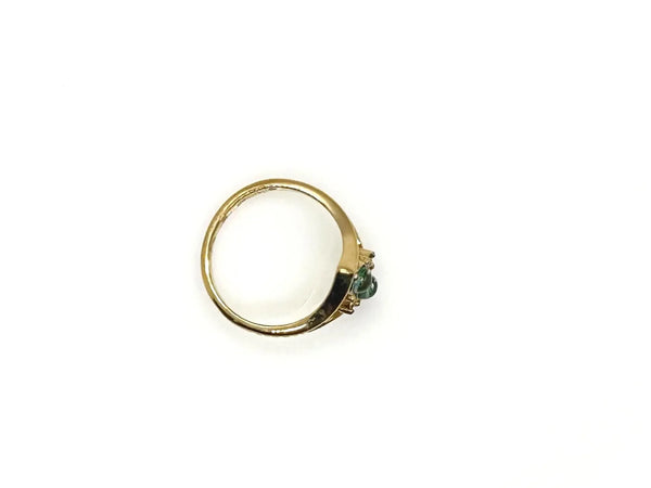 Here's a captivating description for our vintage Avon ring: Discover the charm of this exquisite Avon ring, a delightful piece from 1984, originating from the iconic "Glowing Sparkles" collection. 