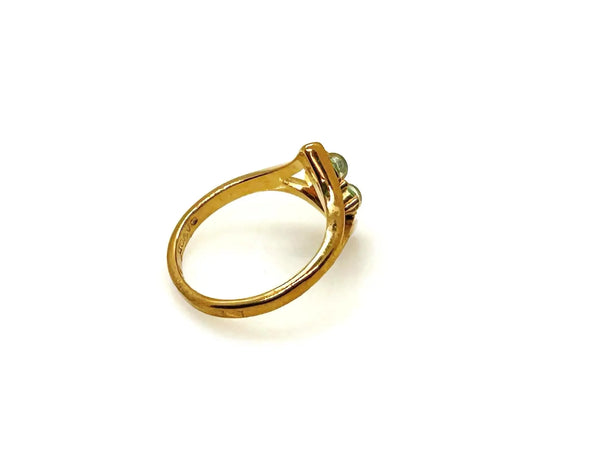 Here's a captivating description for our vintage Avon ring: Discover the charm of this exquisite Avon ring, a delightful piece from 1984, originating from the iconic "Glowing Sparkles" collection. 