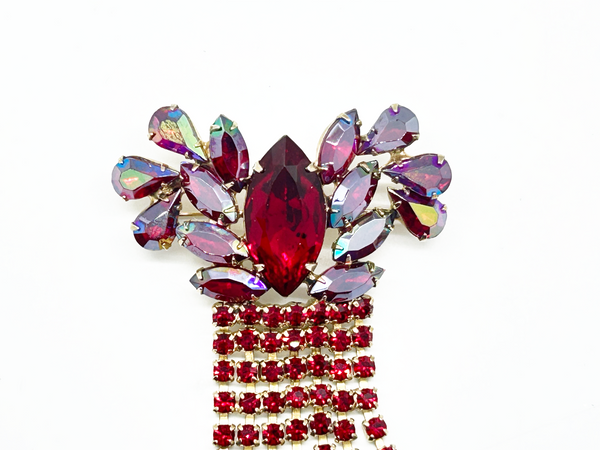 Perfect for vintage jewelry lovers: our Massive Vintage Ruby Red Brooch and Earrings provides a dramatic touch of stunning glamour. Shop today!