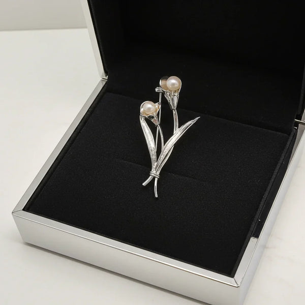 Vintage Sterling Silver Calla Lilly Shaped Brooch With Fresh Water Pearls