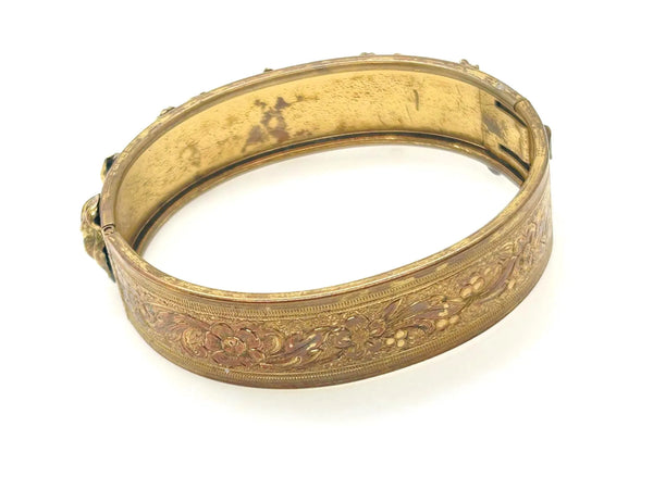 Discover our stunning Floral Bangle. This vintage-inspired, decorative gold bracelet adds an elegant touch to any outfit. Shop Lamoree’s Vintage now!