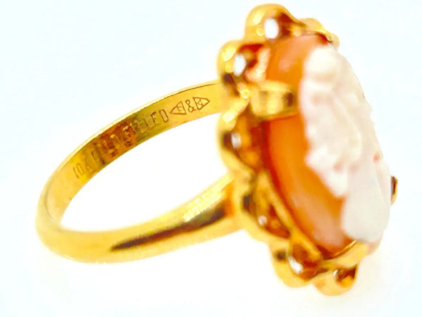 Indulge in the timeless allure of this vintage cameo ring. With intricate details and an elegant lady's profile, this oval beauty epitomizes sophistication. 