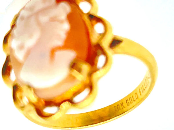 Indulge in the timeless allure of this vintage cameo ring. With intricate details and an elegant lady's profile, this oval beauty epitomizes sophistication. 