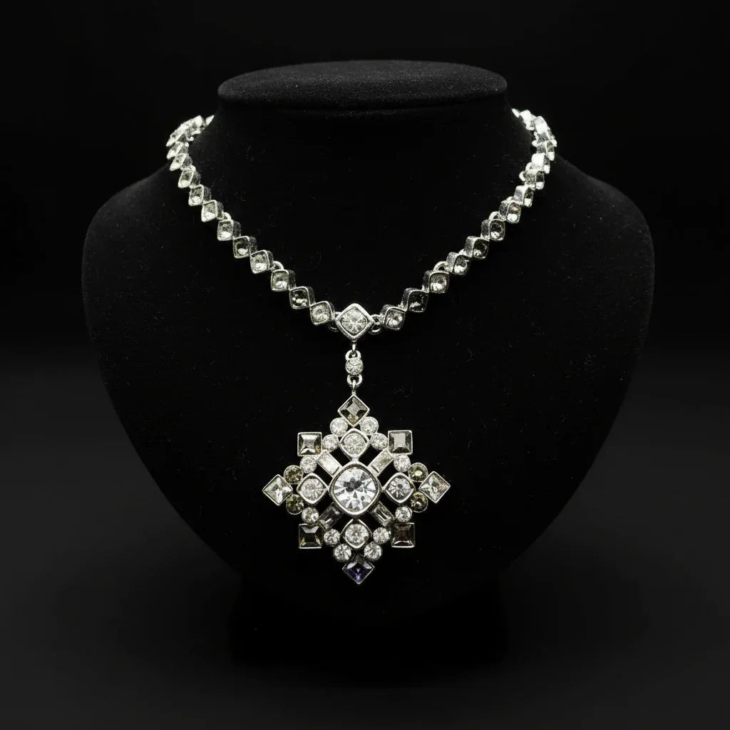 This is a stunning necklace, made of a chain of clear and gray diamond shaped rhinestones, and from it is suspended a breathtaking element. 