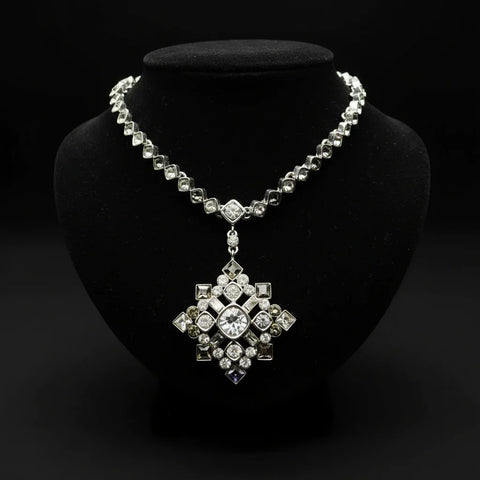 This is a stunning necklace, made of a chain of clear and gray diamond shaped rhinestones, and from it is suspended a breathtaking element. 