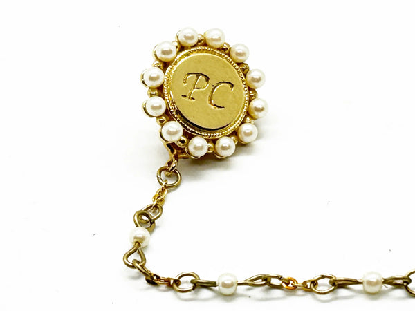 Celebrate timeless elegance with this prestigious Avon Presidents Club brooch set from 1999—a coveted award given to top-performing sales representatives. 