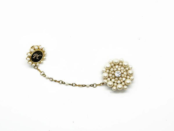 Celebrate timeless elegance with this prestigious Avon Presidents Club brooch set from 1999—a coveted award given to top-performing sales representatives. 