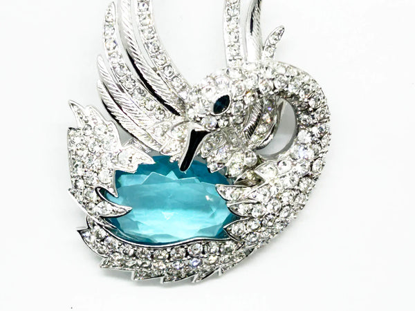 Perfect for collectors and style enthusiasts: our Showstopper Brooch provides timeless elegance and a stunning sculptural swan design. Shop today!
