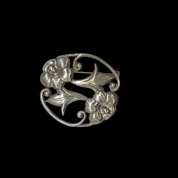Perfect for art nouveau lovers: our Vintage Oval Sterling Silver Art Nouveau Floral Brooch provides intricate floral elegance and timeless style. Shop today!