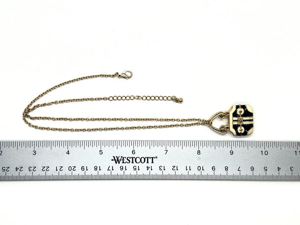 Take your your accessory game to the next level with this enchanting vintage purse necklace, a miniature work of art that celebrates timeless style.