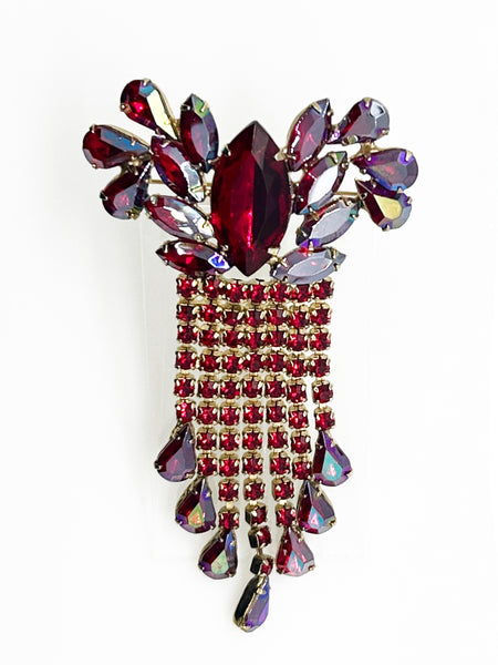Perfect for vintage jewelry lovers: our Massive Vintage Ruby Red Brooch and Earrings provides a dramatic touch of stunning glamour. Shop today!