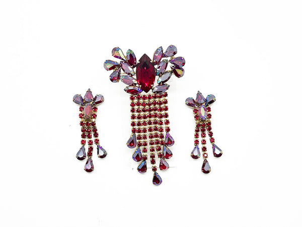 Perfect for vintage jewelry lovers: our Massive Vintage Ruby Red Brooch and Earrings provides a dramatic touch of stunning glamour. Shop today!