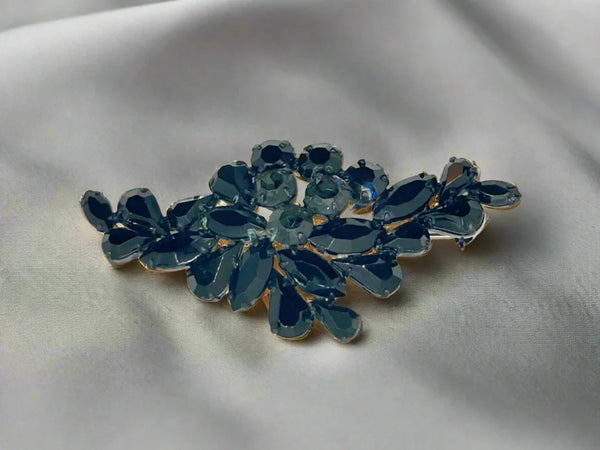 Discover the beauty and intrigue of our Vintage Brooch with Black and Dark Gray Stones. Adorned with captivating rhinestones that glimmer among the solid black stones, this brooch exudes sophistication and allure