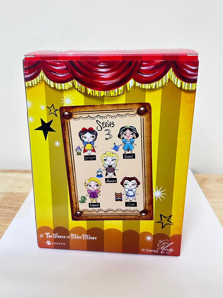 Perfect for Disney collectors and fans: our Disney Showcase Collection Snow White provides a limited-edition, whimsical collectible with timeless charm. Shop today!