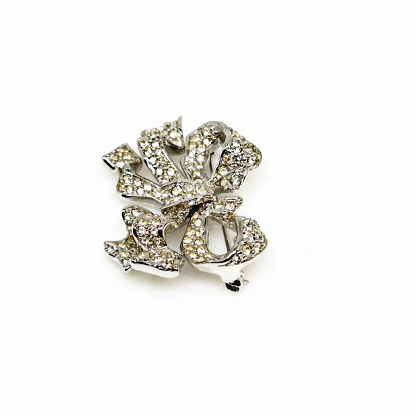 Measuring precisely 1.75 inches, this stunning brooch is meticulously crafted with a rhodium setting and proudly bears the Swarovski signature. Every pave-set stone is present and radiates with captivating brilliance, ensuring this brooch will be a treasured addition to your collection for years to come