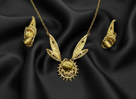 Perfect for vintage filigree jewelry lovers: our Vintage Germany Filigree and Art Glass Necklace and Earring Set provides elegant, glamorous style. Shop today!