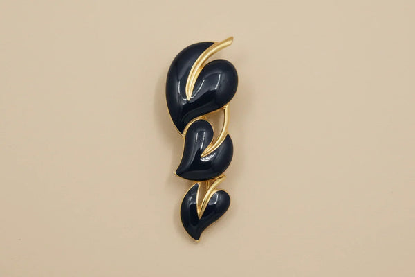 Perfect for vintage jewelry lovers: our Trifari Vintage Brooch with Black and Gold Leaves provides timeless elegance and versatile style. Shop today