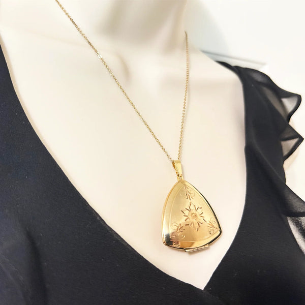 Showcase cherished memories in luxurious style with our Vintage Gold Filled Triangular Scrollwork Locket. With its exclusive triangular design and intricate floral engravings, it's an exquisite statement piece. 