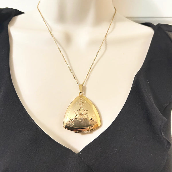 Showcase cherished memories in luxurious style with our Vintage Gold Filled Triangular Scrollwork Locket. With its exclusive triangular design and intricate floral engravings, it's an exquisite statement piece. 