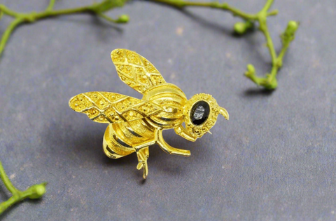 This Gerry's vintage golden bee brooch boasts exquisite detailing, ensuring a 1 1/2" inch wide diameter that presents in mint condition.