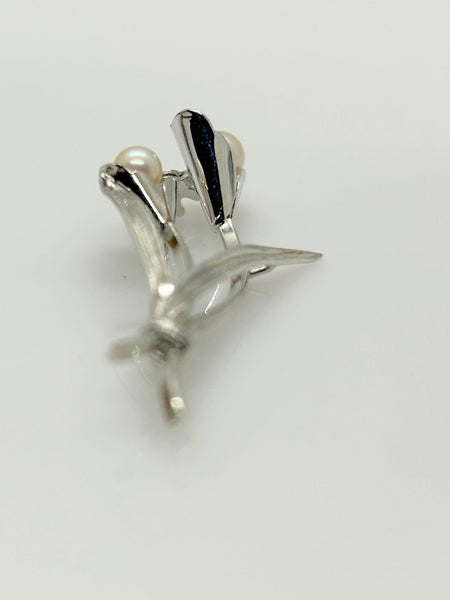 Vintage Sterling Silver Calla Lilly Shaped Brooch With Fresh Water Pearls - Lamoree’s Vintage