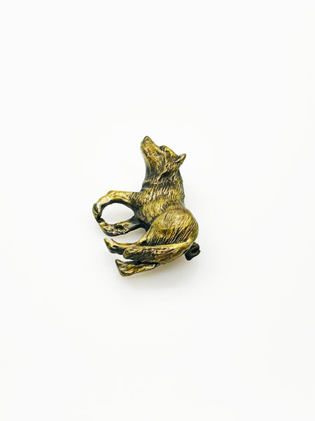 Antiqued bronze wolf brooch pin with highly detailed textured fur on a plain white background
