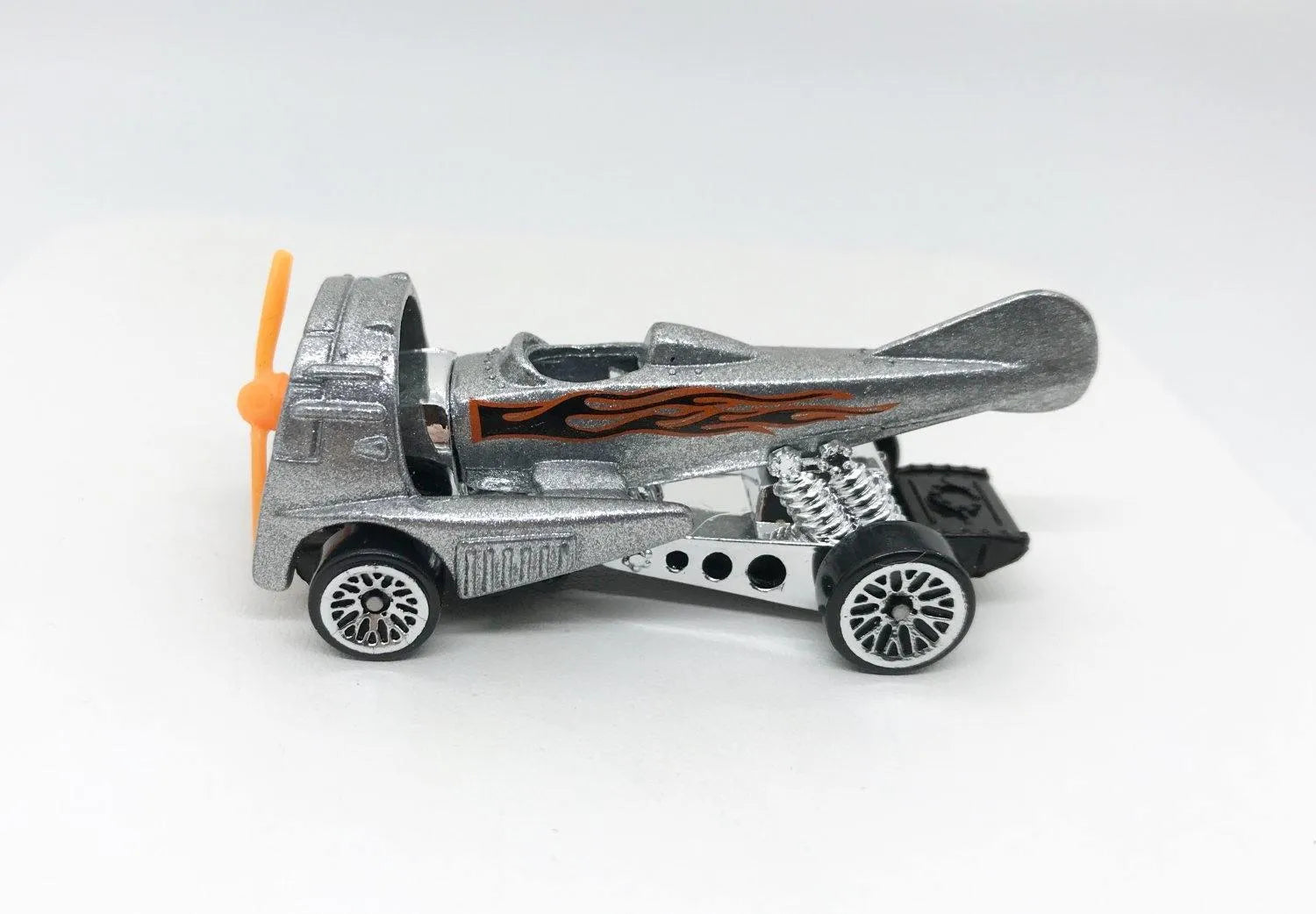 hot-wheels-silver-dog-fighter-