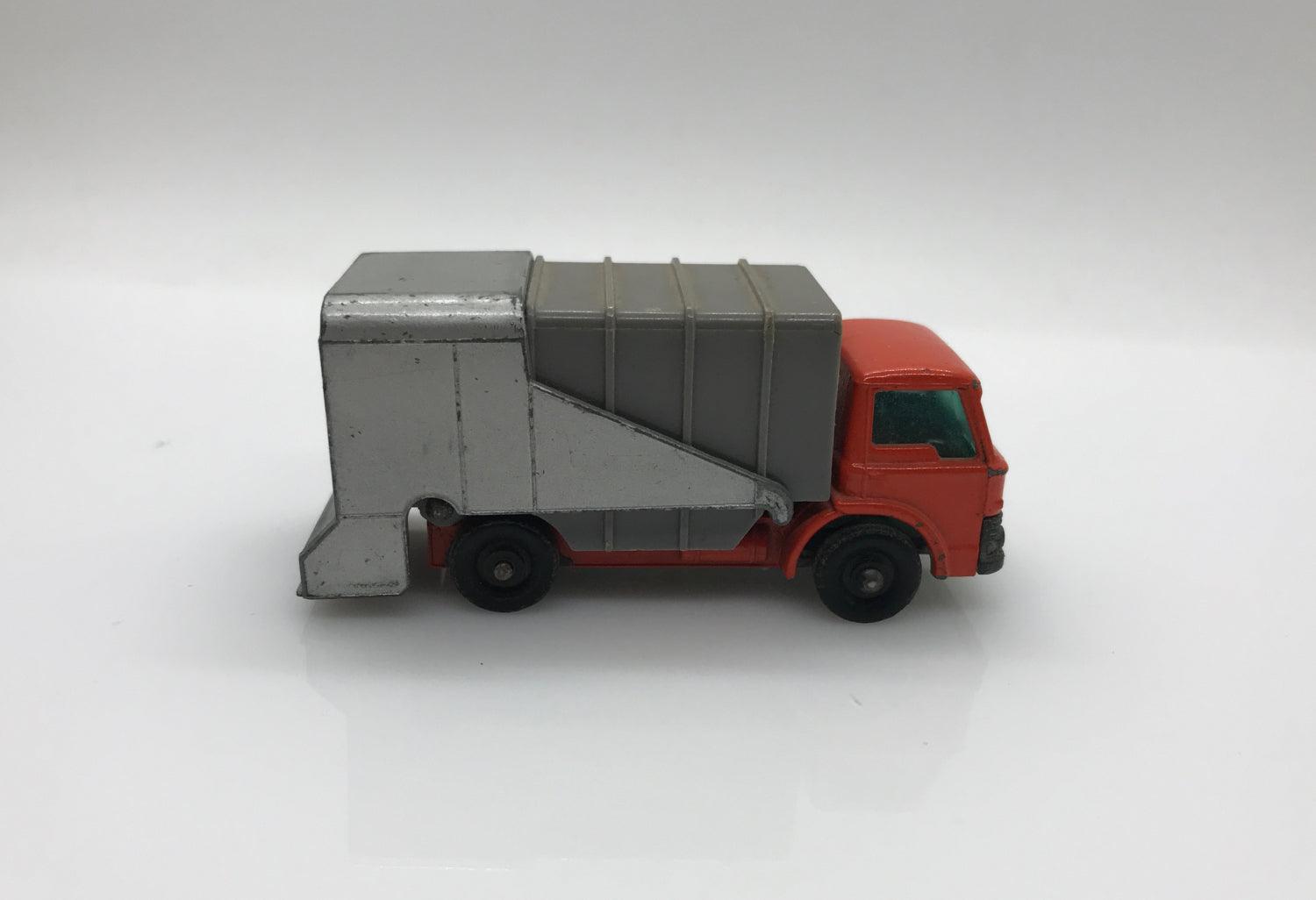 Matchbox Lesney Red- Gray Refuse Truck No. 7 (1967-69) - Lamoree’s Vintage