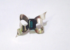Vintage Sterling Silver Brooch Bow with Emerald Cut Deep Green Stone - Lamoree’s Vintage